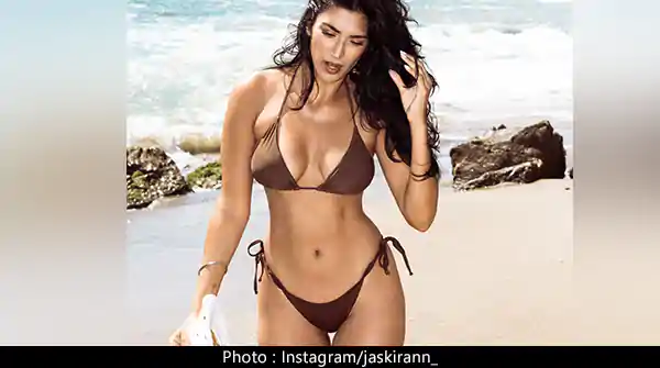 Jaskiran Kaur in string bikini showed off her sexy toned body.