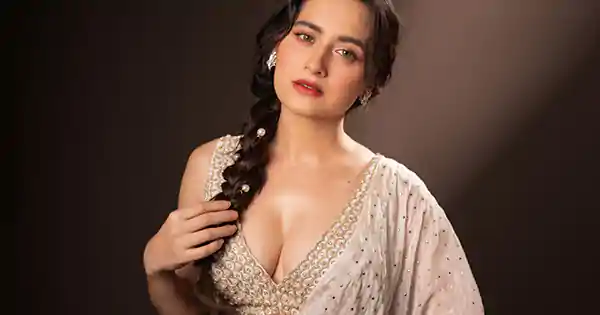 sanjeeda shaikh cleavage white saree busty heeramandi actress