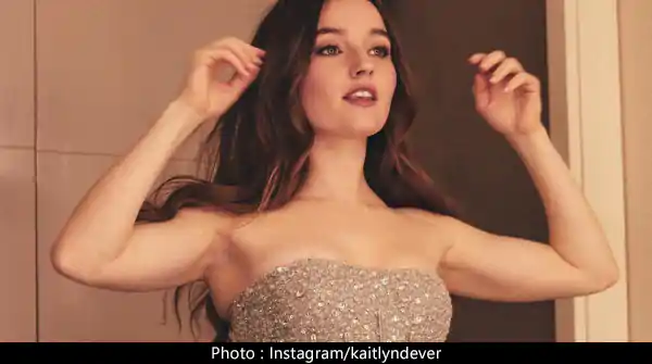 Best stylish looks of Kaitlyn Dever in off shoulder outfits –  Apple Cider Vinegar actress.