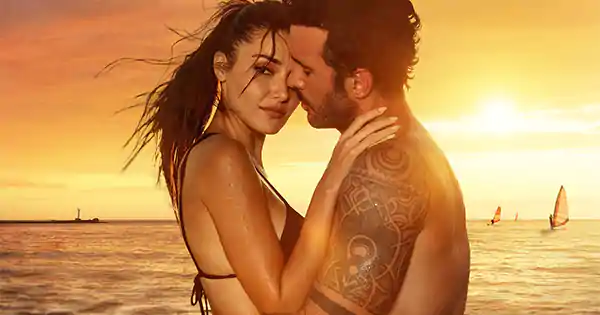 Hande Ercel in bikini for the poster of Rüzgara Bırak sets temperature soaring.