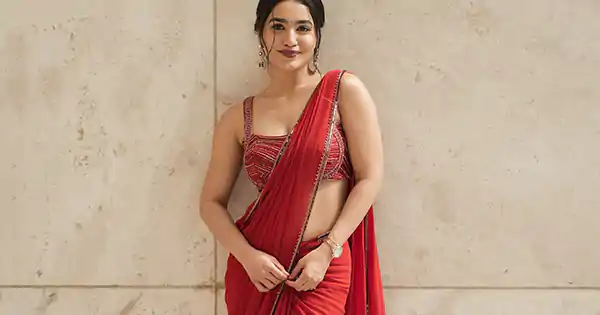 Saniya Iyappan in red saree with sleeveless blouse – Sorgavaasal actress wowed fans.