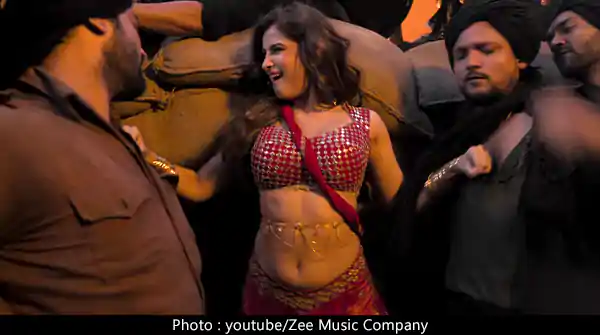 Rasha Thadani in Uyi Amma – watch full video as Raveena Tandon’s daughter set screens on fire with this song from Azaad.